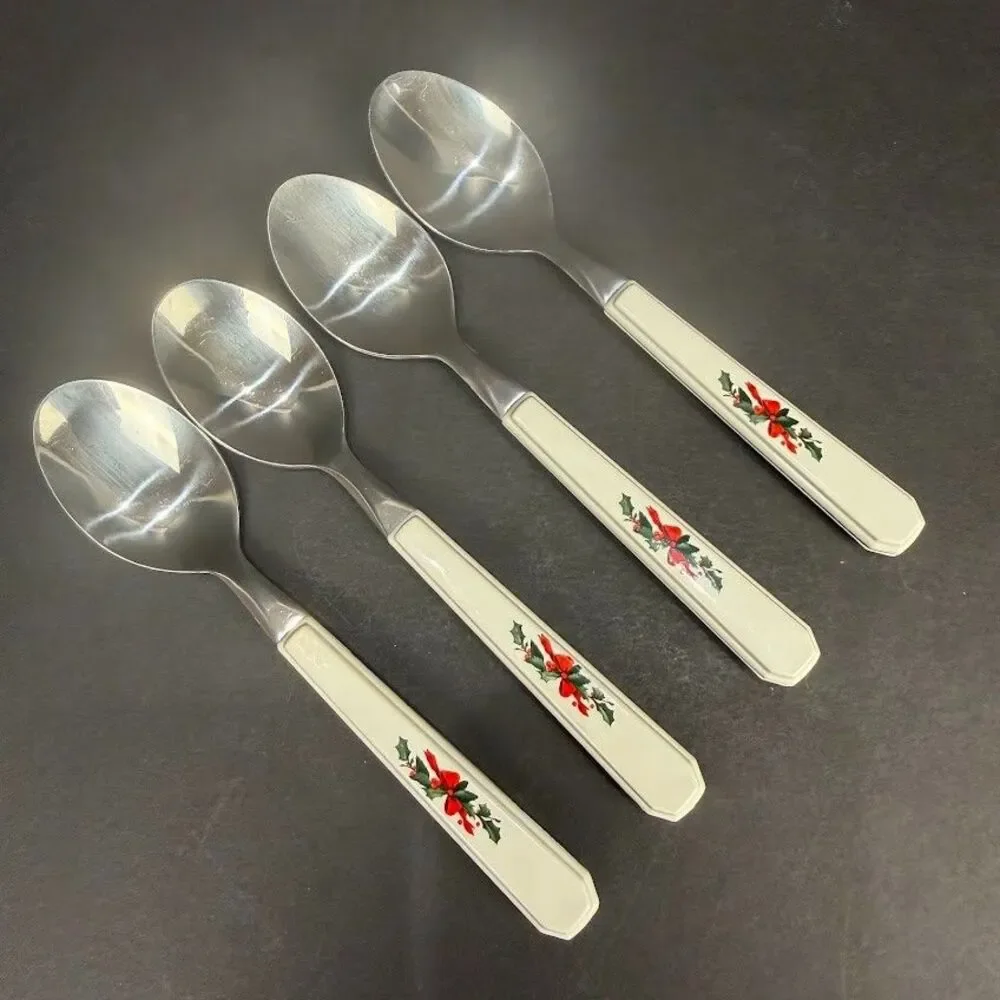 Set of 4 Vintage Pfaltzgraff Christmas Heritage 6 1/2